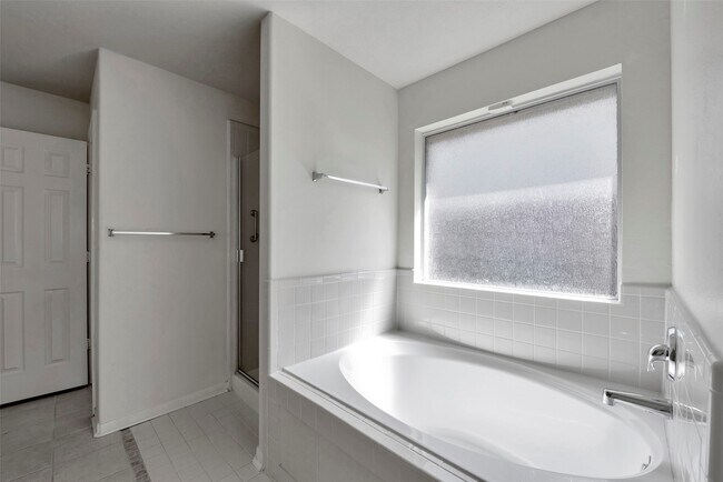Building Photo - 2239 Waxwing Dr