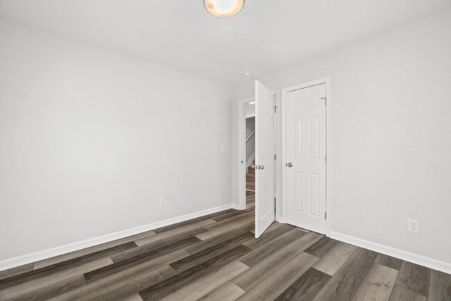 Building Photo - 3405 Somme Ave