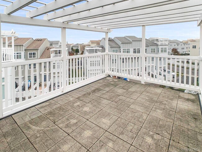 Building Photo - 72-07 Catamaran Way