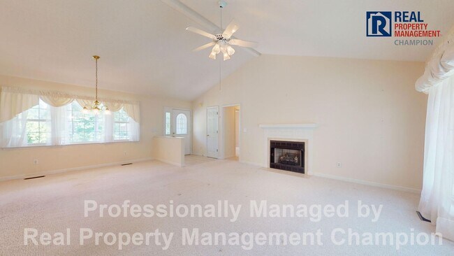 Building Photo - Vintage 3 Bedroom 2 Bathroom in the covete...