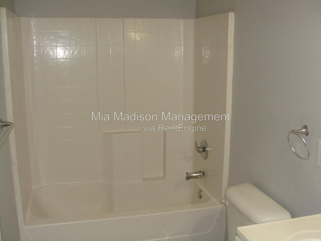 Building Photo - 319 W 31st St