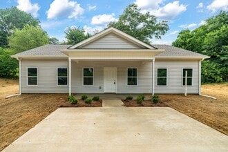 Building Photo - So Much Space in Hueytown – Beautifully Renovated & Move-In Ready!