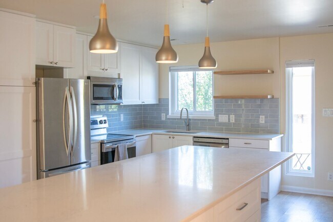 Building Photo - 326 Harvest Dr