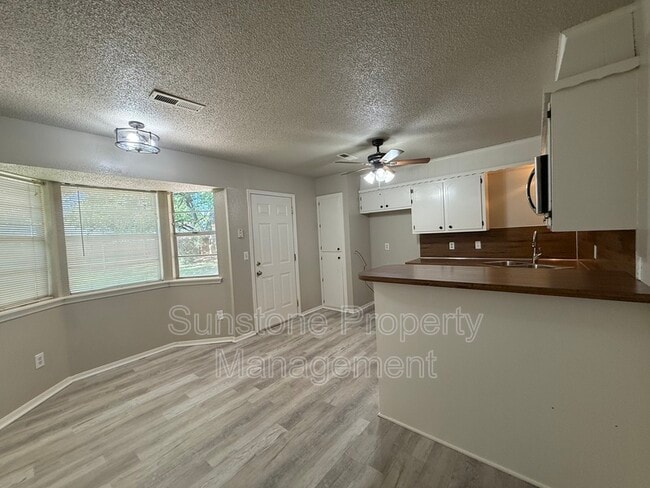 Building Photo - 308 W Austin St