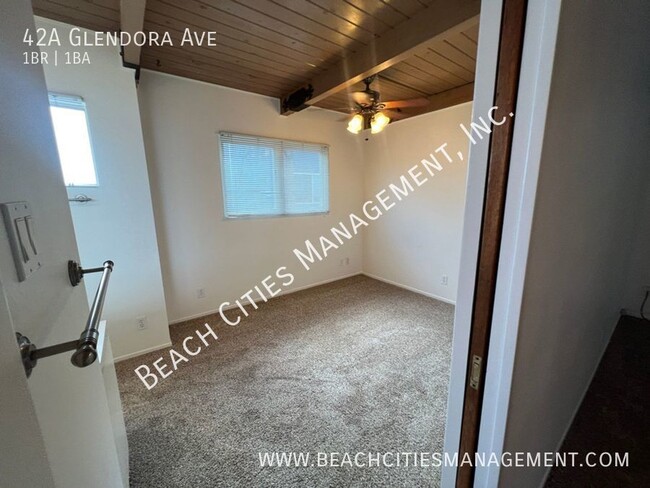 Building Photo - Amazing 1 Bedroom 1 Bath Triplex steps fro...