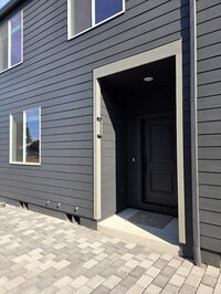 Building Photo - 2784 SE Lyon St