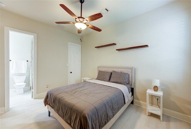 Building Photo - 27818 Pinpoint Crossing Dr
