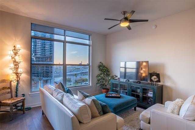 Building Photo - 2323 N Houston St