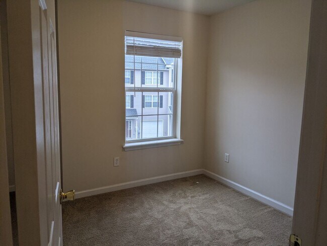 Building Photo - 3 Bedroom Townhouse for Rent in Waynesboro!