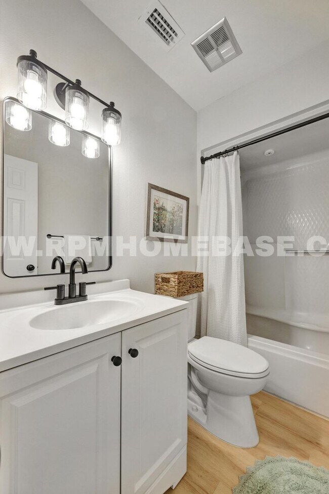 Building Photo - Fully Renovated 5-Bedroom Home with Modern...