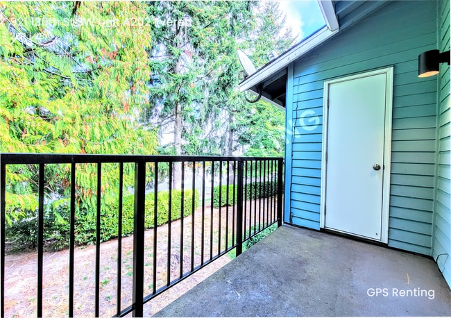 Building Photo - Renovated Bright and Open 2/2 Townhouse!!!