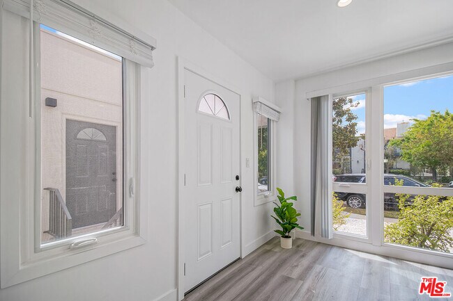 Building Photo - 1217 9th St