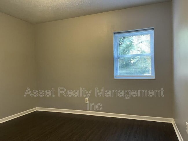 Building Photo - 5017 Inskip Rd