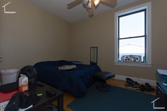 Building Photo - Avl 9/1! Spacious 4BR/2BA in Allston w/central AC, large bedrooms!