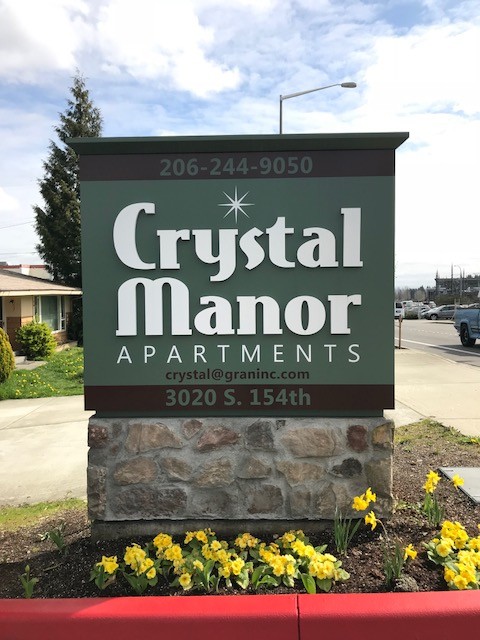 Building Photo - Crystal Manor