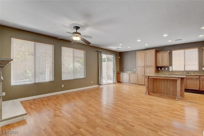 Building Photo - 1005 Roaring River Ave