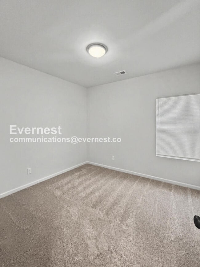 Building Photo - 404 S 12th St