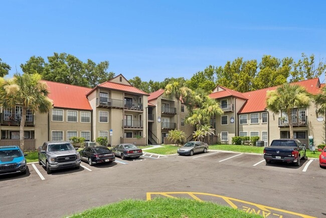 Building Photo - Newly Renovated Ground Floor Condo in Gated Altamonte Springs Community!
