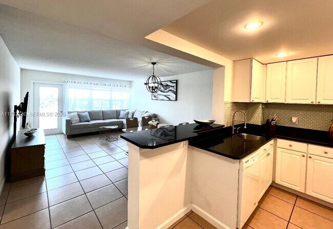 Building Photo - 401 Golden Isles Dr