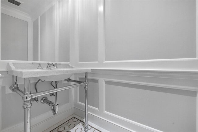 Building Photo - 321 Beacon St