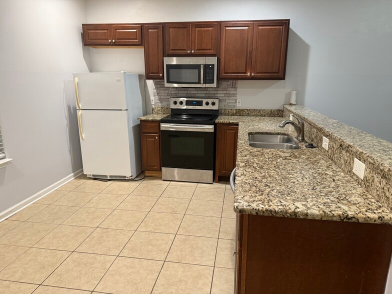 Building Photo - 3034 Rg Buchanan Dr