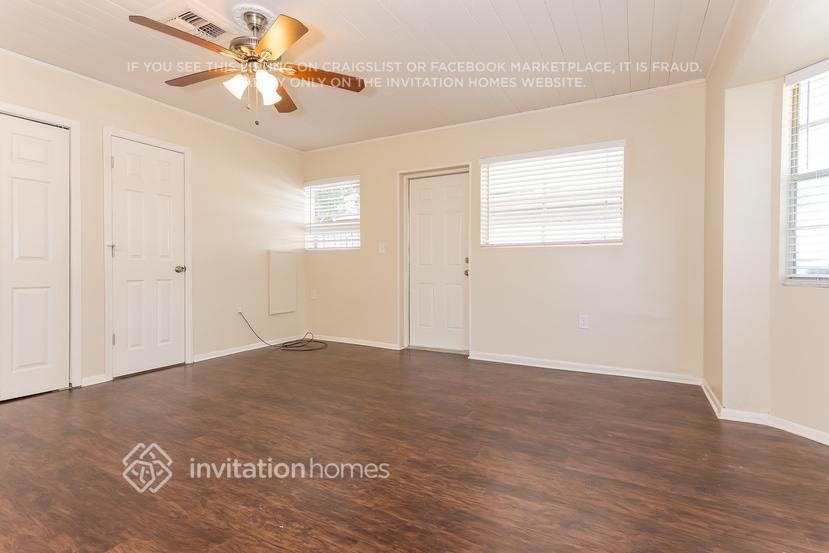 Building Photo - 4315 19th Ave W