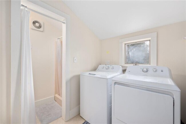 Building Photo - 59 Mt Hope Ave