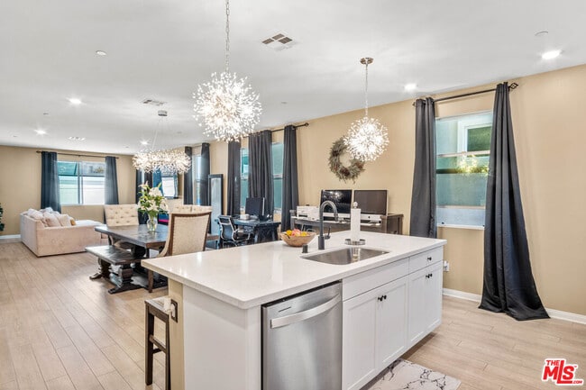 Building Photo - 720 Grace Ave