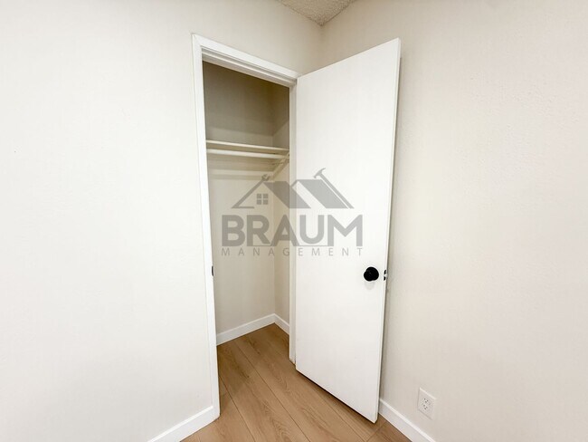 Building Photo - 11007 Hartsook St