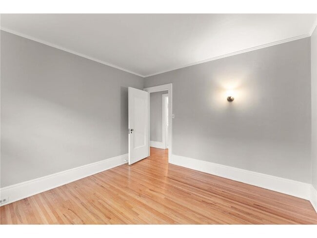 Building Photo - 1501 Summit Ave