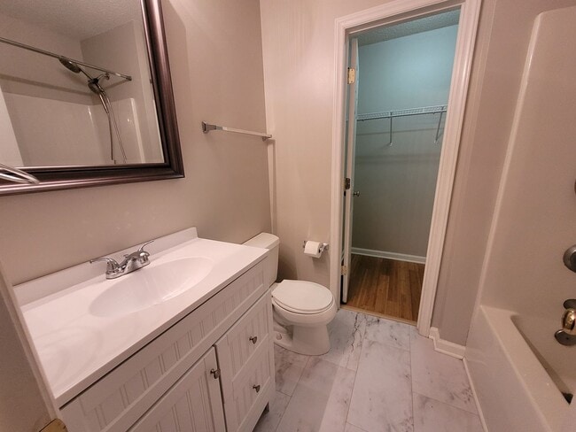 Building Photo - Great 2 Bedroom 2 Bath Townhouse