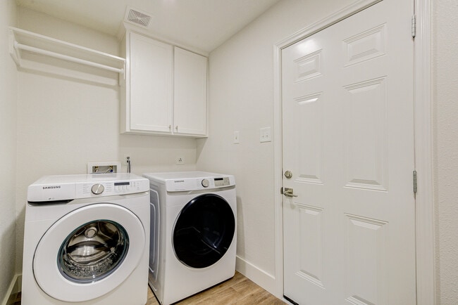 Building Photo - 15203 Woodhorn Dr