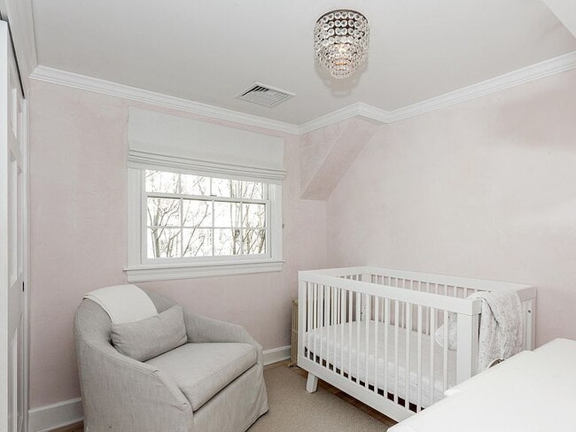 Building Photo - 4-Bed Oasis in Old Greenwich - Spacious 1,829 Sq Ft with 2 Full Baths!"