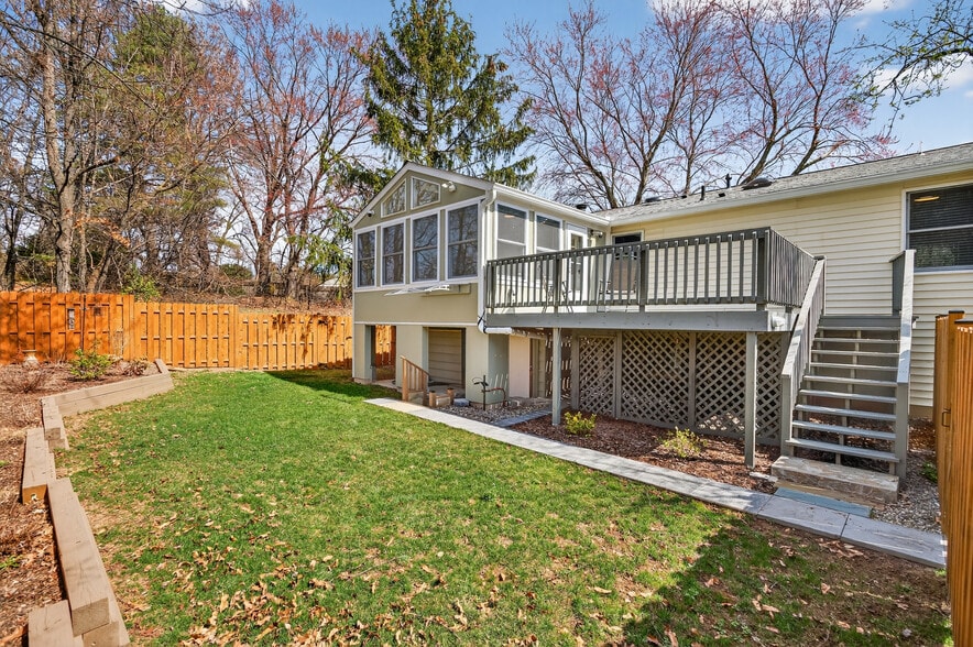 Building Photo - 19204 Saint Johnsbury Ln