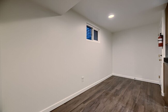 Building Photo - 3125 N Raleigh St