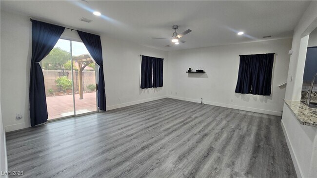 Building Photo - 5205 El Castano Ave