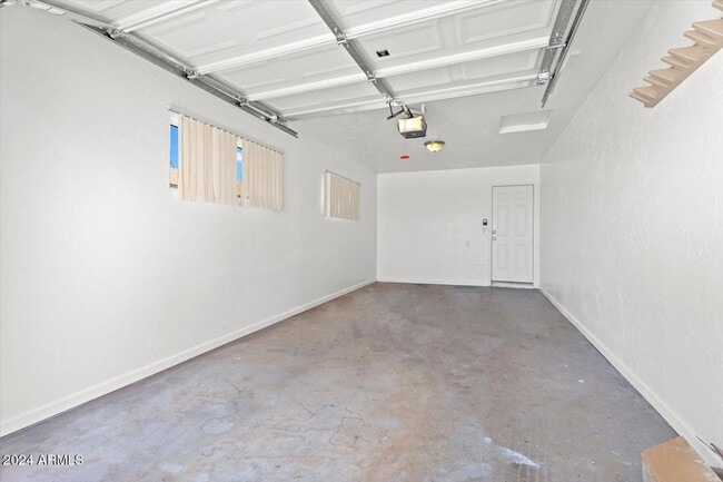 Building Photo - 1816 E Minnezona Ave
