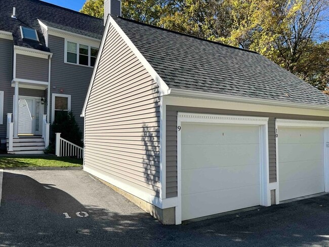 Building Photo - 9 Maple Ridge Dr