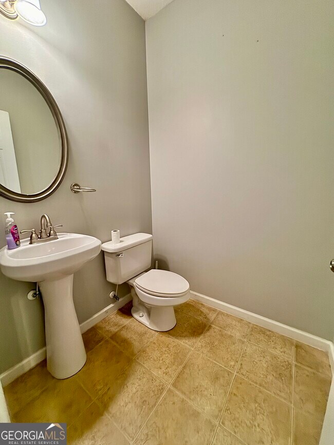 Building Photo - 322 Clover Brook Dr