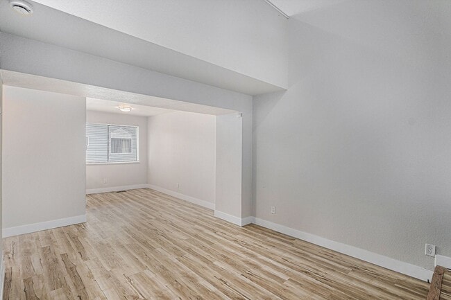 Building Photo - Spacious 1 Bed 1 Bath LOFT in the heart of...