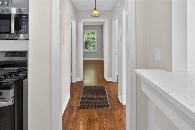 Building Photo - 475 Center Hill Ave NW