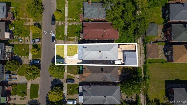 Building Photo - 3273 Cortland St