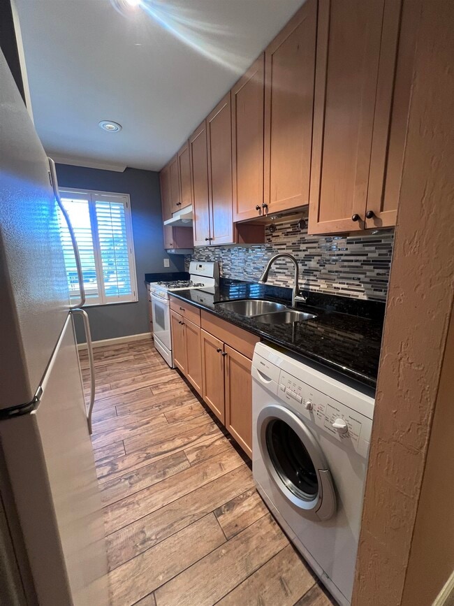 Building Photo - 1009 Murrieta Blvd