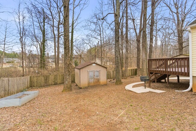 Building Photo - Beautiful, updated 3-bedroom, 2-bathroom brick ranch home in High Point with Fenced in yard