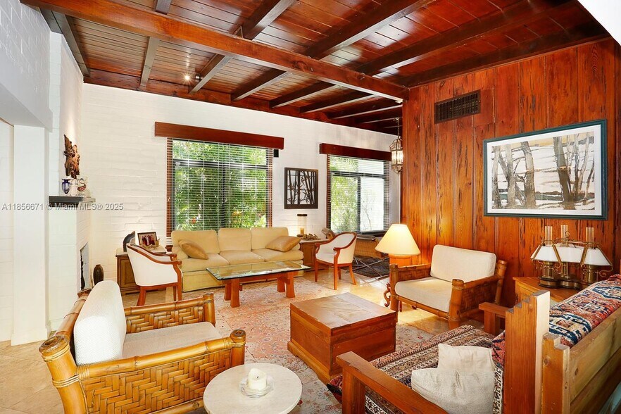 Building Photo - 2035 Tigertail Ave