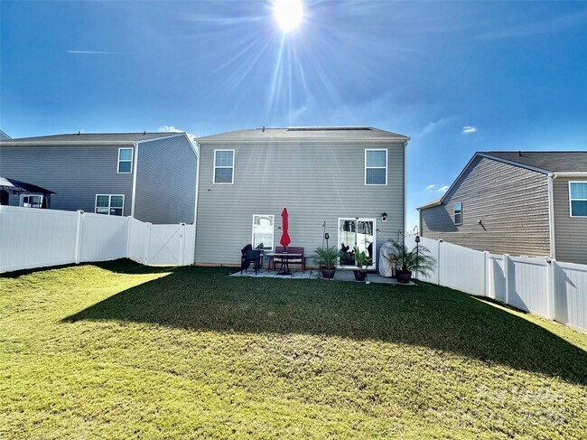 Building Photo - 1605 Blue Velvet Ln