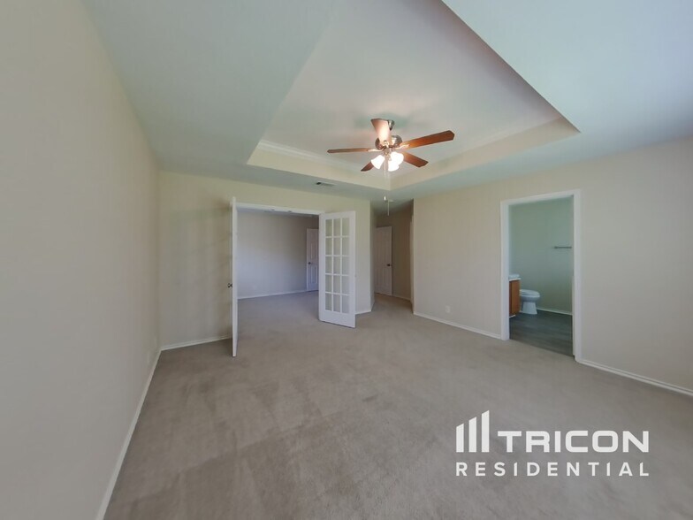 Building Photo - 1027 Creek Knoll