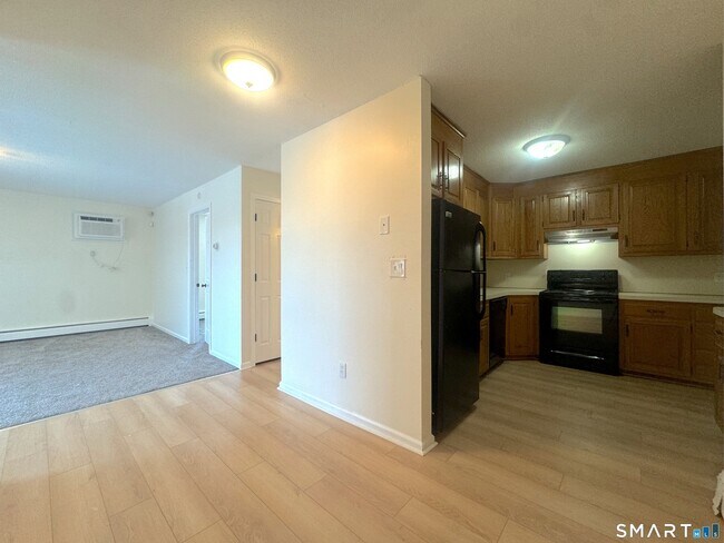 Building Photo - 666 Broad St