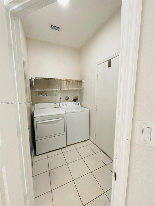 Building Photo - 4006 NE 20th St