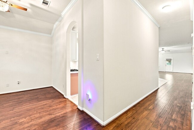 Building Photo - 24418 Lakecrest Bend Dr